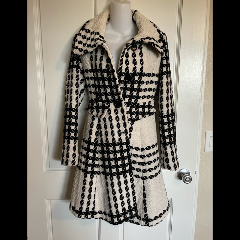 Beautiful 🖤🤍🖤🤍Express Coat XS -